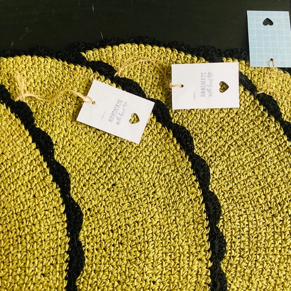 Crochet Ruffia Round Scalloped Placemats Set Of 4 Green Black Handcrafted 15” - Picture 2 of 9